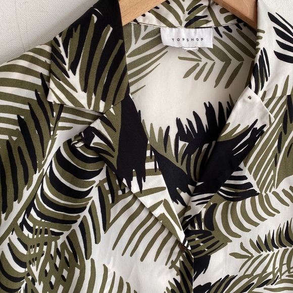 Topshop Women's Graphic Palm Print Bowler Shirt Size US 4 - Picture 3 of 11